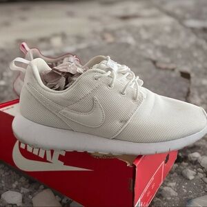 Nike Women's Roshe One Triple White